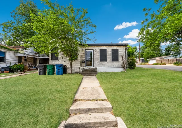 Photo 3 of Single family home for sale at 1019 Chicago Blvd, San Antonio, TX 78210 | MLS# 1869724 | Listing updated on 2025-10-19