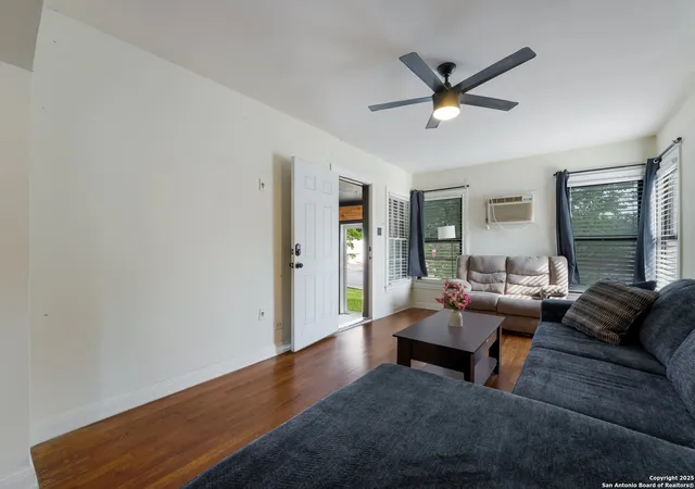 Photo 4 of Single family home for sale at 1019 Chicago Blvd, San Antonio, TX 78210 | MLS# 1869724 | Listing updated on 2025-10-19