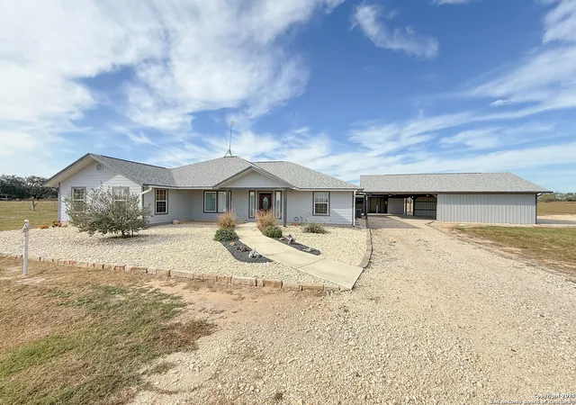 3rd image of 1185 County Road 7718, Devine, TX 78016 | MLS# 1869839
