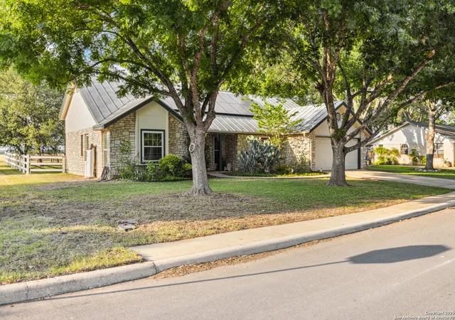 Photo 3 of Single family home for sale at 101 Country Lane, Castroville, TX 78009 | MLS# 1870096 | Listing updated on 2025-10-29