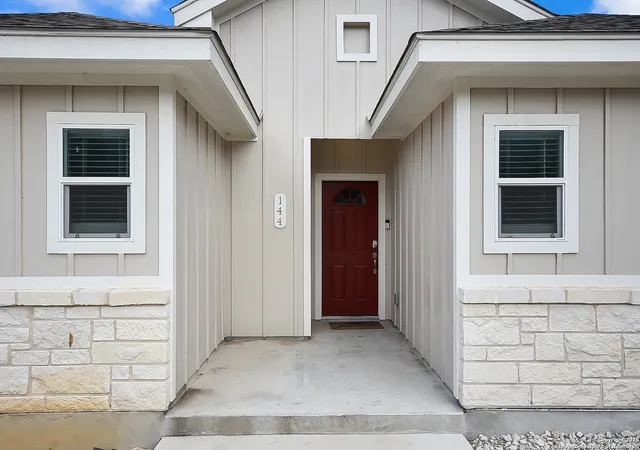 Photo 1 of Single family home for sale at 144 Slocum Driv, Canyon Lake, TX 78133 | MLS# 1870133 | Listing updated on 2025-06-27