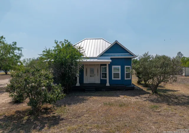Photo 1 of Single family home for sale at 377 County Road 444, Hondo, TX 78861 | MLS# 1870277 | Listing updated on 2025-10-18