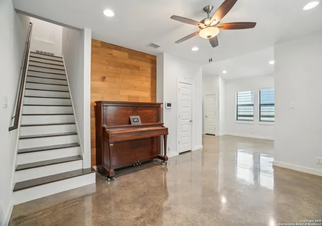 Photo 4 of Single family home for sale at 1130 N Olive St, San Antonio, TX 78202 | MLS# 1870326 | Listing updated on 2025-10-04