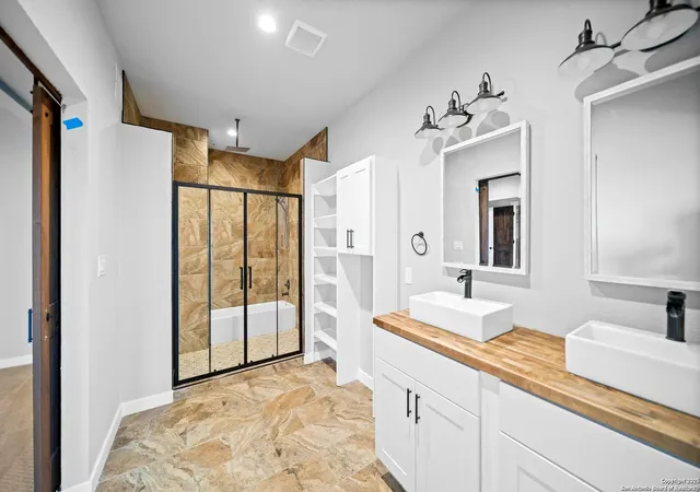 5th image of 201 Lakeview Cir, La Vernia, TX 78121 | MLS# 1870471