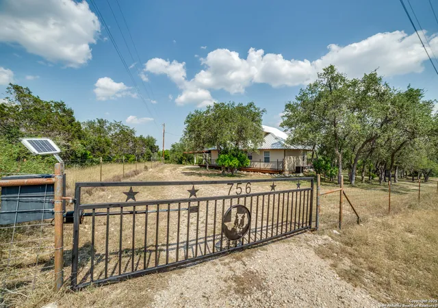 Photo 1 of Single family home for sale at 756 County Road 245, Hondo, TX 78861 | MLS# 1870508 | Listing updated on 2025-09-17