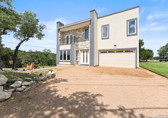 Photo 1 of Single family home for sale at 757 Canyon, Canyon Lake, TX 78133 | MLS# 1870597 | Listing updated on 2025-07-17