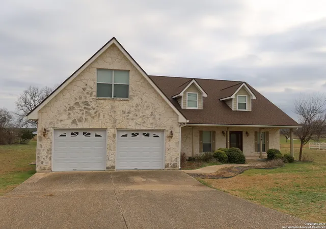 Photo 1 of Single family home for sale at 178 Spring Creek Cir, Bandera, TX 78003 | MLS# 1870636 | Listing updated on 2025-11-10