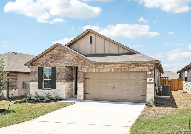Photo 3 of Sale Pending at 107 Barton Point, San Marcos, TX 78666 | MLS# 1870931 | Listing updated on 2025-09-29