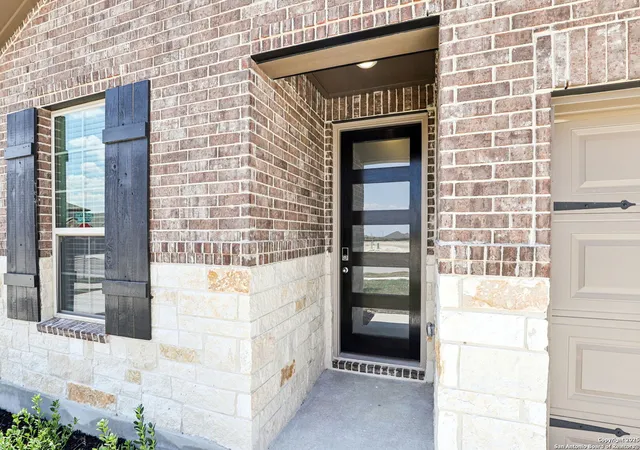 Photo 4 of Sale Pending at 107 Barton Point, San Marcos, TX 78666 | MLS# 1870931 | Listing updated on 2025-09-29