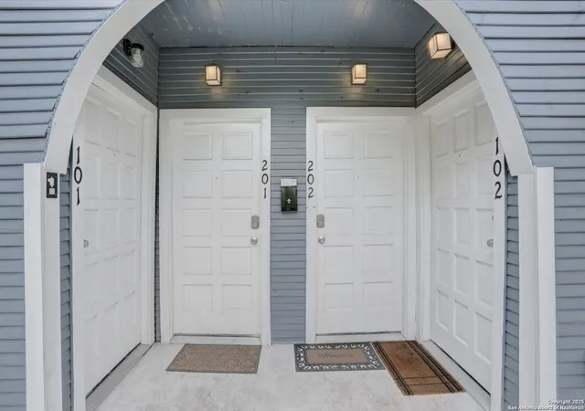 Photo 1 of Sale Pending at 402 E Dewey, San Antonio, TX 78212 | MLS# 1870958 | Listing updated on 2025-10-10