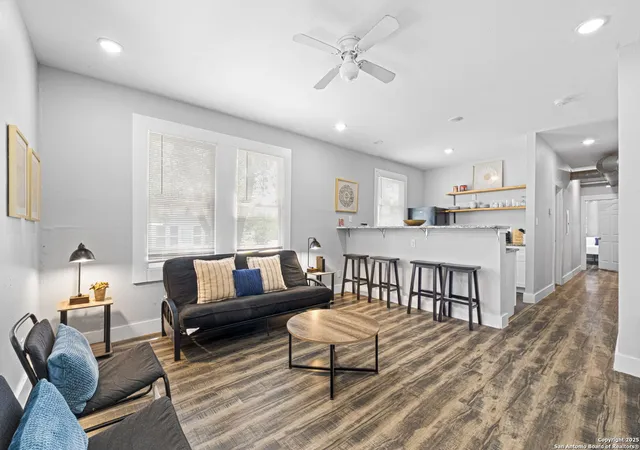 Photo 2 of Sale Pending at 402 E Dewey, San Antonio, TX 78212 | MLS# 1870958 | Listing updated on 2025-10-10