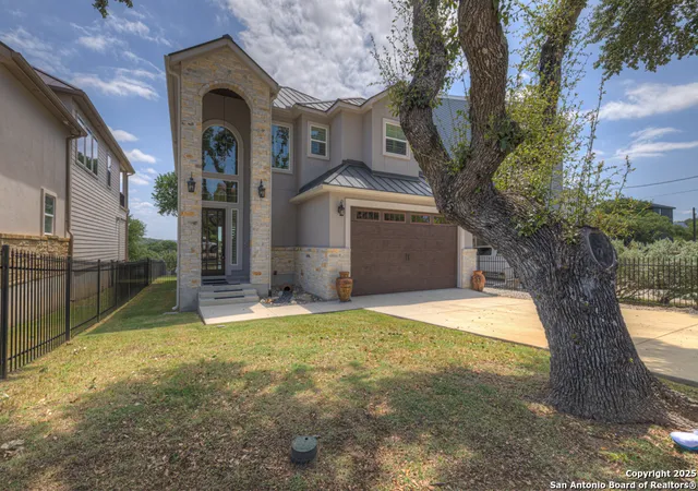 Photo 2 of Single family home for sale at 174 Edge Hill, Canyon Lake, TX 78133 | MLS# 1870985 | Listing updated on 2025-06-30