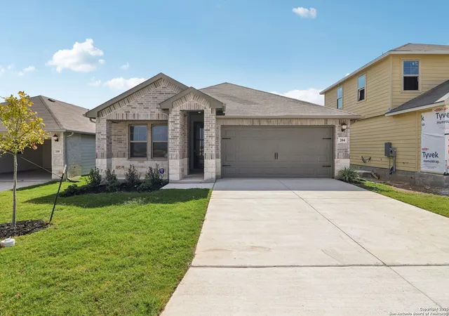 Photo 3 of Sale Pending at 204 Dakota Ridge, Cibolo, TX 78108 | MLS# 1871021 | Listing updated on 2025-12-09