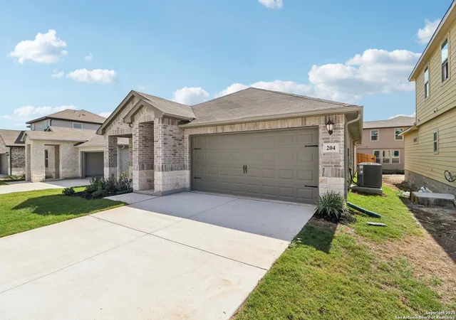 Photo 4 of Sale Pending at 204 Dakota Ridge, Cibolo, TX 78108 | MLS# 1871021 | Listing updated on 2025-12-09