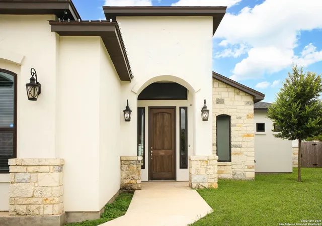 Photo 1 of Sale Pending at 1726 Claudia Vista, San Antonio, TX 78224 | MLS# 1871114 | Listing updated on 2025-11-23