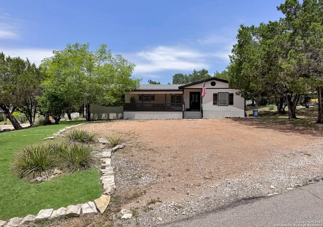 3rd image of 823 Trail Crest, Canyon Lake, TX 78133 | MLS# 1871121