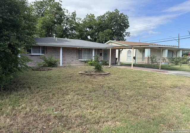 Photo 2 of Sale Pending at 254 W Greenway Ave, San Antonio, TX 78226 | MLS# 1871162 | Listing updated on 2025-11-14