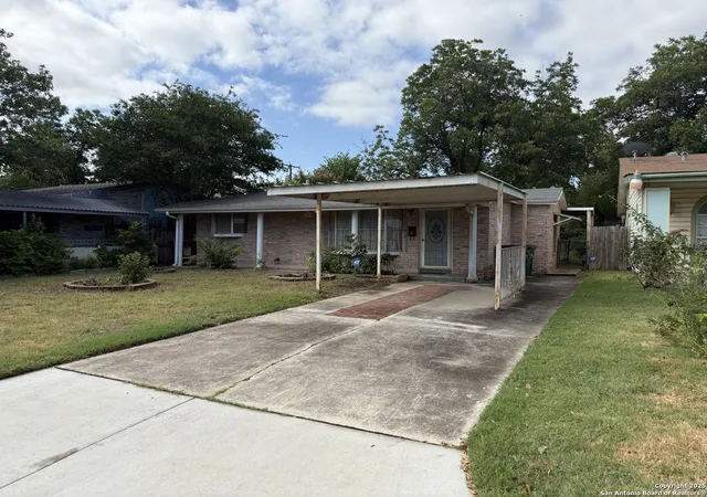 Photo 3 of Sale Pending at 254 W Greenway Ave, San Antonio, TX 78226 | MLS# 1871162 | Listing updated on 2025-11-14