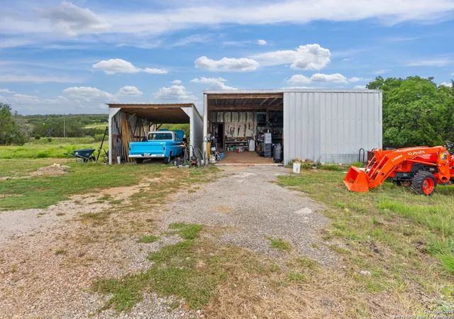 33rd image of 5996 Ranch Road 1376, Fredericksburg, TX 78624 | MLS# 1871321