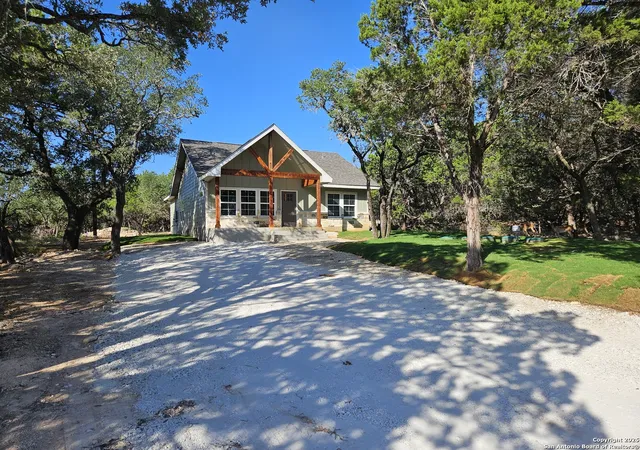 Photo 1 of Sale Pending at 2546 Grandview, Canyon Lake, TX 78133 | MLS# 1871335 | Listing updated on 2025-10-21