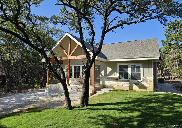 Photo 4 of Sale Pending at 2546 Grandview, Canyon Lake, TX 78133 | MLS# 1871335 | Listing updated on 2025-10-21