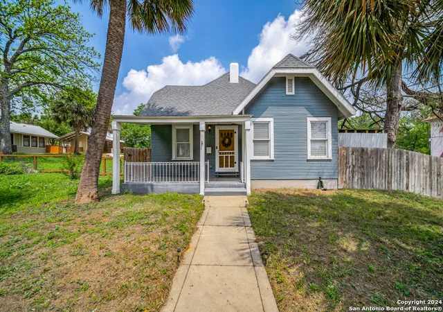 Photo 1 of Single family home for sale at 901 W Woodlawn Ave, San Antonio, TX 78201 | MLS# 1871343 | Listing updated on 2025-08-22