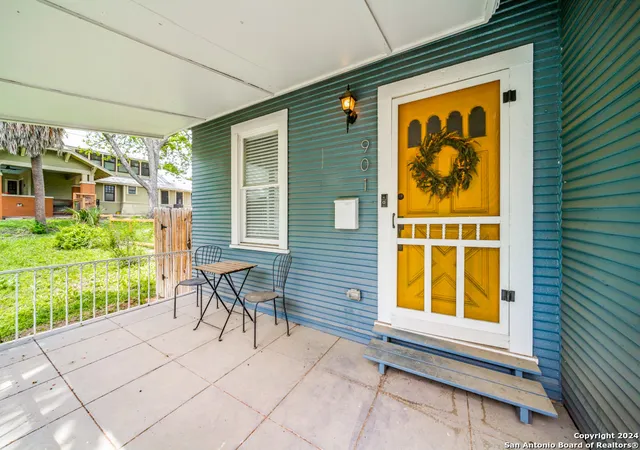 Photo 2 of Single family home for sale at 901 W Woodlawn Ave, San Antonio, TX 78201 | MLS# 1871343 | Listing updated on 2025-08-22