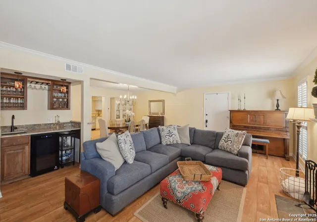 Listing Photo 4 - Condo for sale in building located at 107-A Ruelle, San Antonio, TX 78209 - Unit #107-A