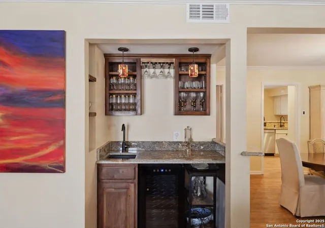 Listing Photo 5 - Condo for sale in building located at 107-A Ruelle, San Antonio, TX 78209 - Unit #107-A