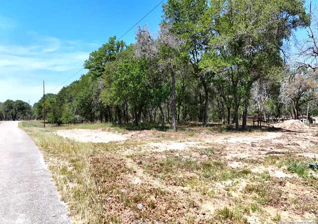 Photo 2 of Land for sale at 105 Scenic Oak, Floresville, TX 78114 | MLS# 1871500 | Listing updated on 2025-06-10