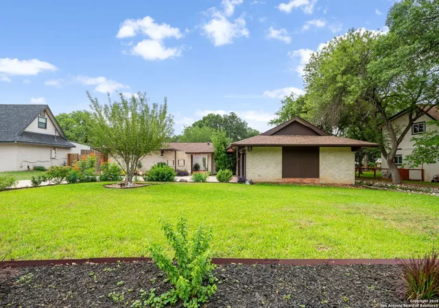 Photo 3 of Sale Pending at 918 Mount Rainier, San Antonio, TX 78213 | MLS# 1871515 | Listing updated on 2025-10-23