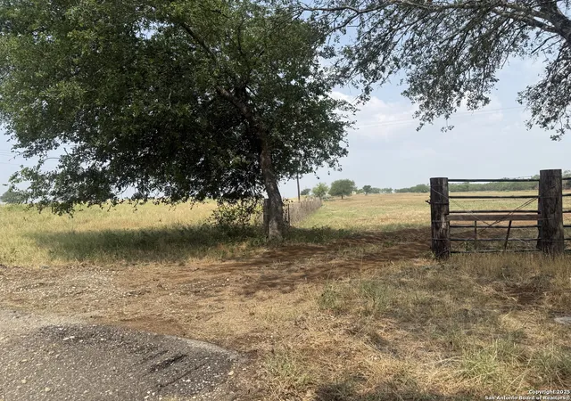 Homes for sale in Stockdale, TX | 1404 Us Hwy 87 W, Stockdale, TX 78160 | MLS# 1871557
