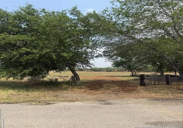 Homes for sale in Stockdale, TX | 1404 Us Hwy 87 W, Stockdale, TX 78160 | MLS# 1871557