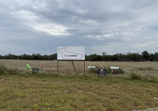Homes for sale in Stockdale, TX | 1404 Us Hwy 87 W, Stockdale, TX 78160 | MLS# 1871557