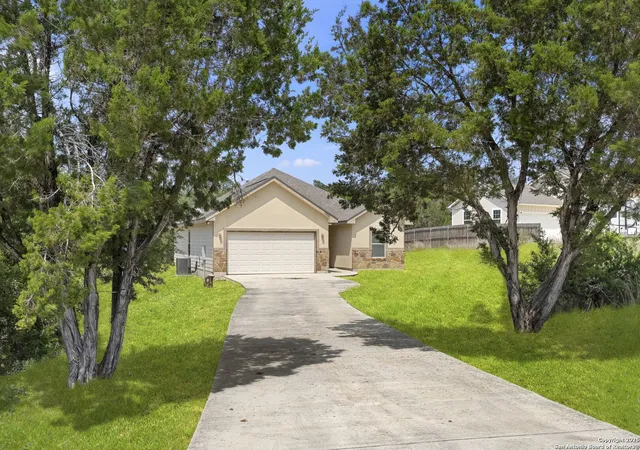 Photo 4 of Single family home for sale at 1355 Lasso, Canyon Lake, TX 78133 | MLS# 1871625 | Listing updated on 2026-02-25