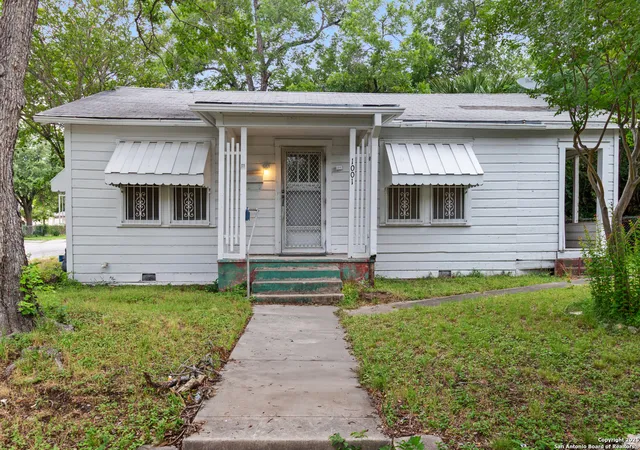 Photo 3 of Sale Pending at 1001 Mason, San Antonio, TX 78208 | MLS# 1871677 | Listing updated on 2026-01-07