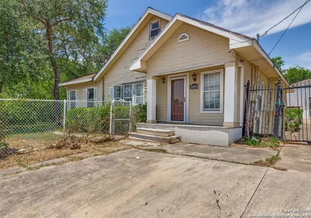 1st image of 3311 W Commerce St, San Antonio, TX 78207 | MLS# 1871738