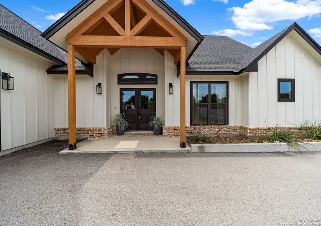 Photo 2 of Sale Pending at 337 Saddle Mountain, Boerne, TX 78006 | MLS# 1871749 | Listing updated on 2026-03-02