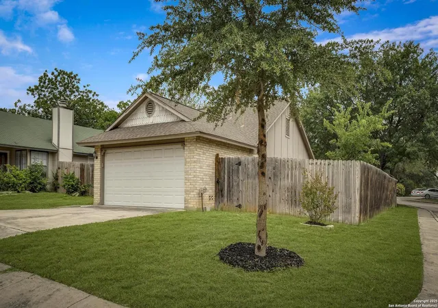 Photo 2 of Sale Pending at 12102 Stoney Cir, San Antonio, TX 78247 | MLS# 1871768 | Listing updated on 2026-03-19