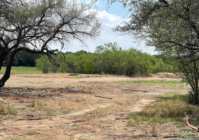 2nd image of 117 Diamond Cv, San Antonio, TX 78242 | MLS# 1871790
