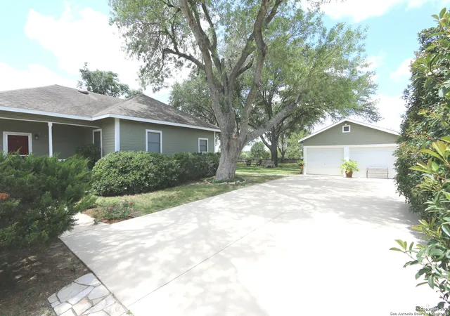 Photo 4 of Single family home for sale at 6359 Cooksey Rd, Adkins, TX 78101 | MLS# 1871791 | Listing updated on 2025-09-16