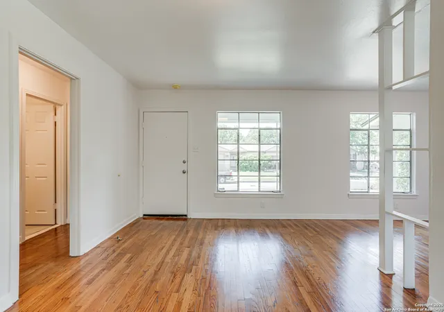 5th image of 135 Englewood, San Antonio, TX 78213 | MLS# 1871838