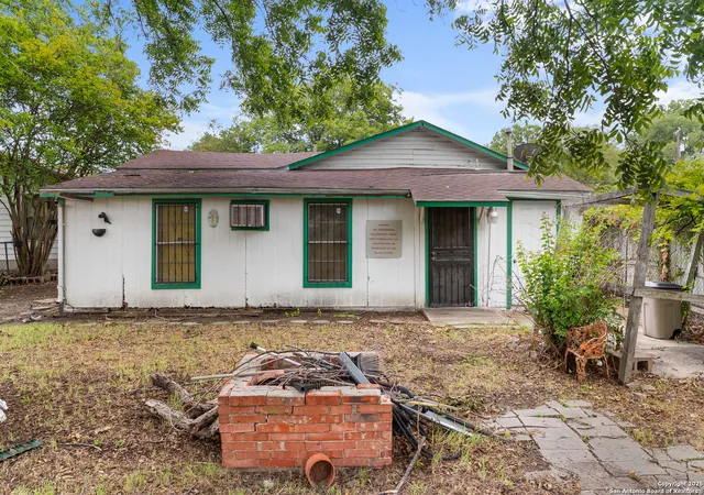 Photo 3 of Single family home for sale at 213 Hosack, San Antonio, TX 78211 | MLS# 1872010 | Listing updated on 2025-08-03
