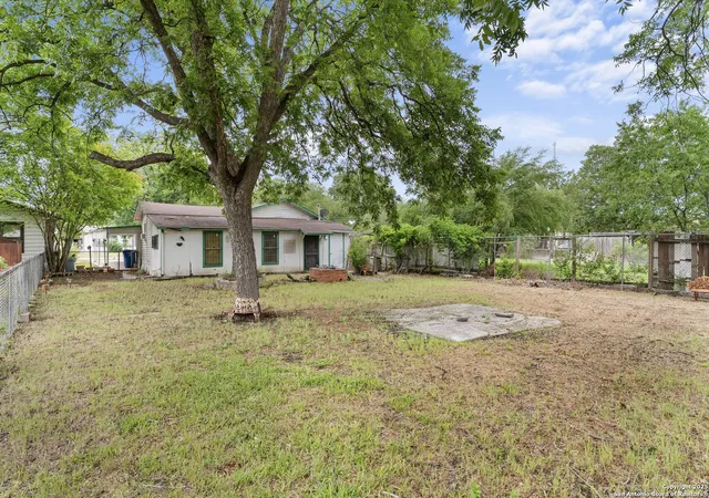 Photo 4 of Single family home for sale at 213 Hosack, San Antonio, TX 78211 | MLS# 1872010 | Listing updated on 2025-08-03
