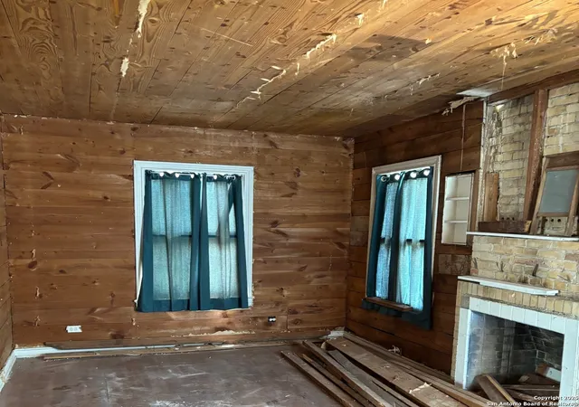 2nd image of 2018 Santa Barbara, San Antonio, TX 78201 | MLS# 1872061