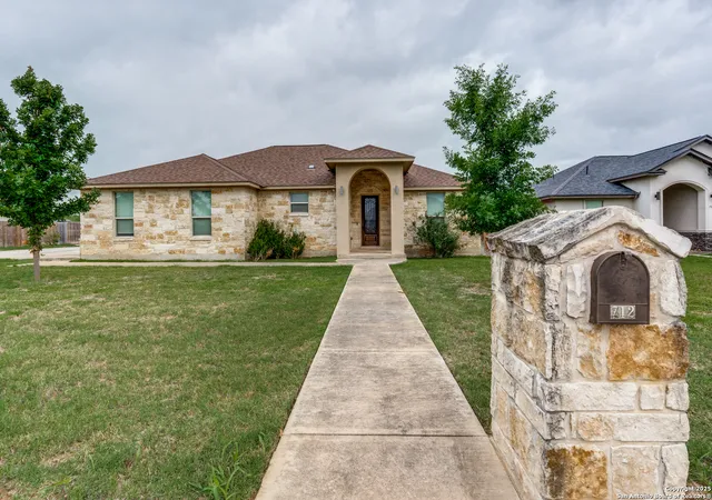 Photo 2 of Sale Pending at 712 Crestview, Floresville, TX 78114 | MLS# 1872069 | Listing updated on 2025-12-06