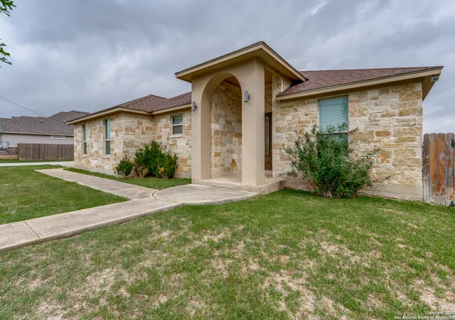 Photo 3 of Sale Pending at 712 Crestview, Floresville, TX 78114 | MLS# 1872069 | Listing updated on 2025-12-06