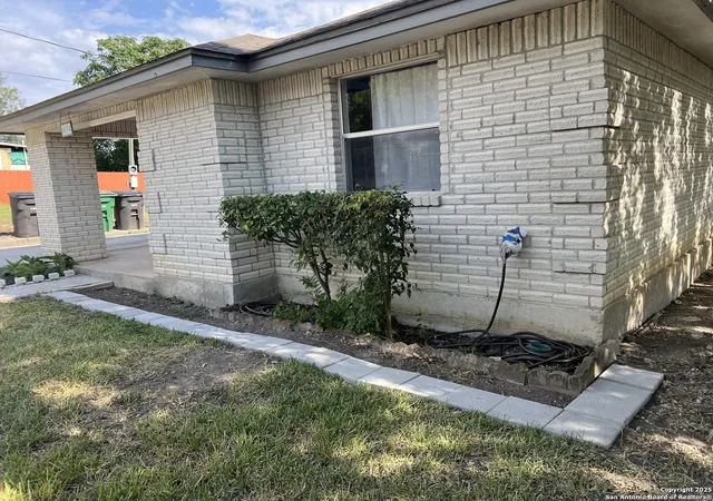 Photo 4 of Sale Pending at 5034 Driskill St, San Antonio, TX 78228 | MLS# 1872159 | Listing updated on 2025-11-05