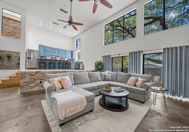 4th image of 702 California #702, New Braunfels, TX 78130 | MLS# 1872213