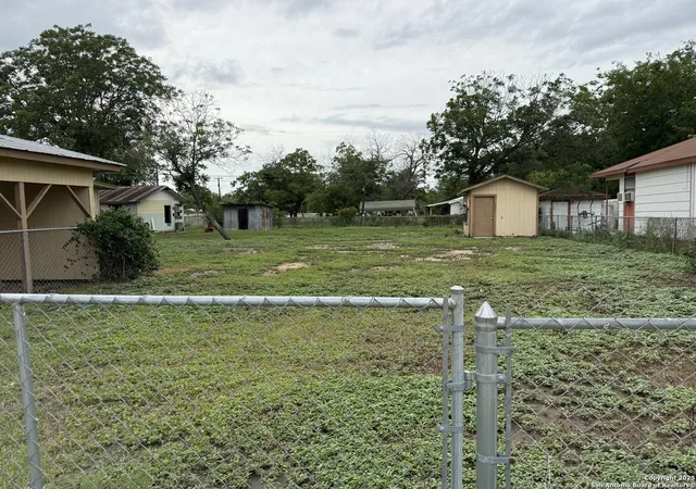 4th image of 16021 N Front St, Lacoste, TX 78039 | MLS# 1872297